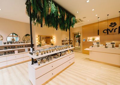 AGENCEMENT, DÉCORATION  DU MAGASIN  AVRIL  À AVIGNON